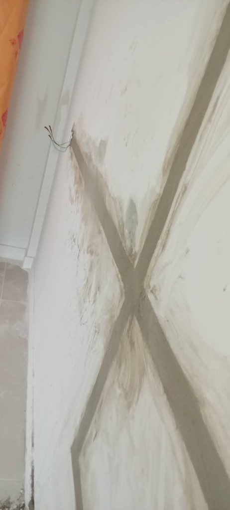 งานกรีดผนังฝังสายไฟ