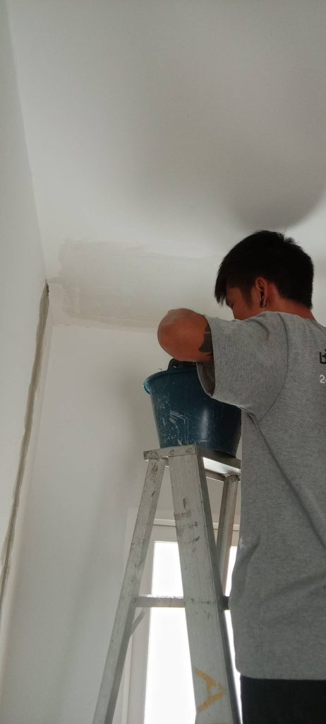 ติดตั้งปลั๊กไฟแบบฝังผนัง