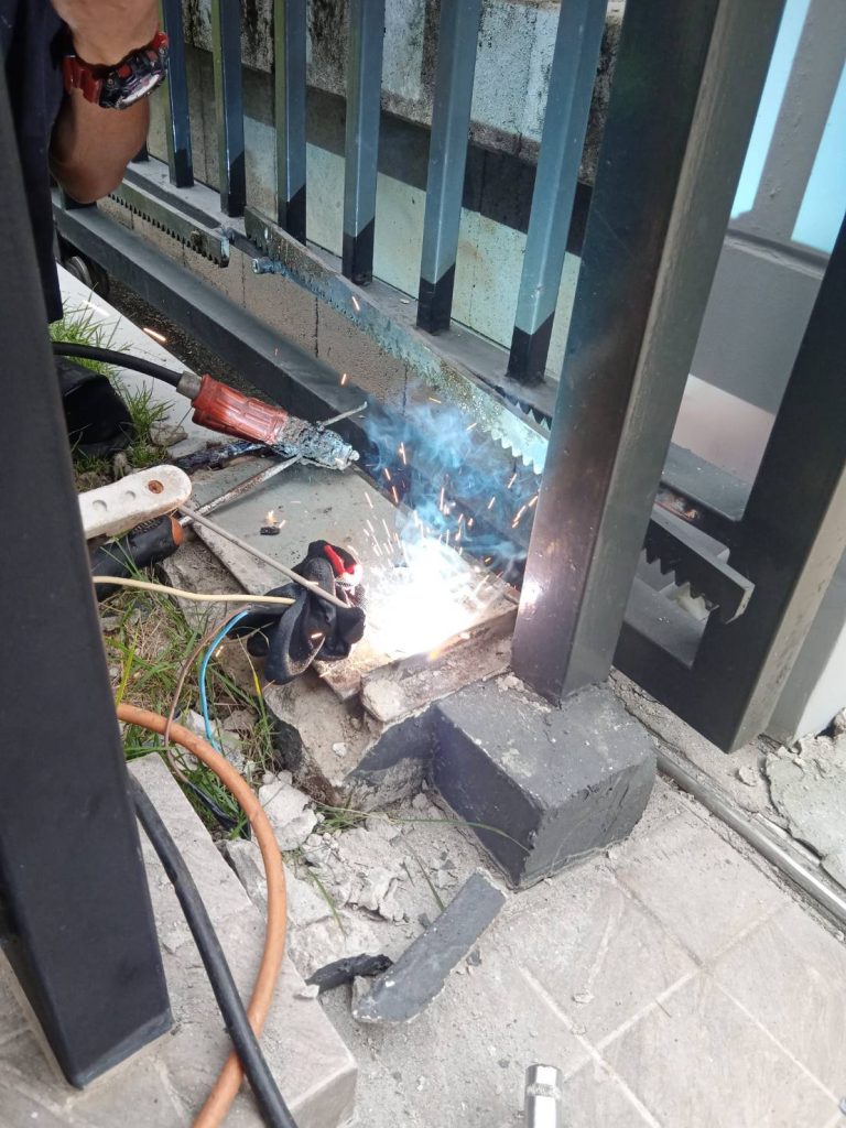 ติดตั้งประตูรีโมท