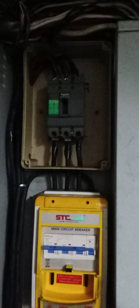 เมนเบรกเกอร์