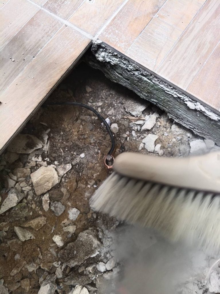 ขุดพื้นเตรียมติดตั้งสายดิน