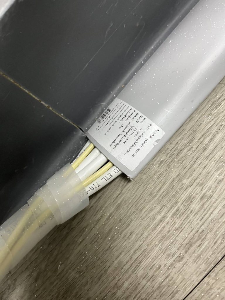 รางสายไฟ