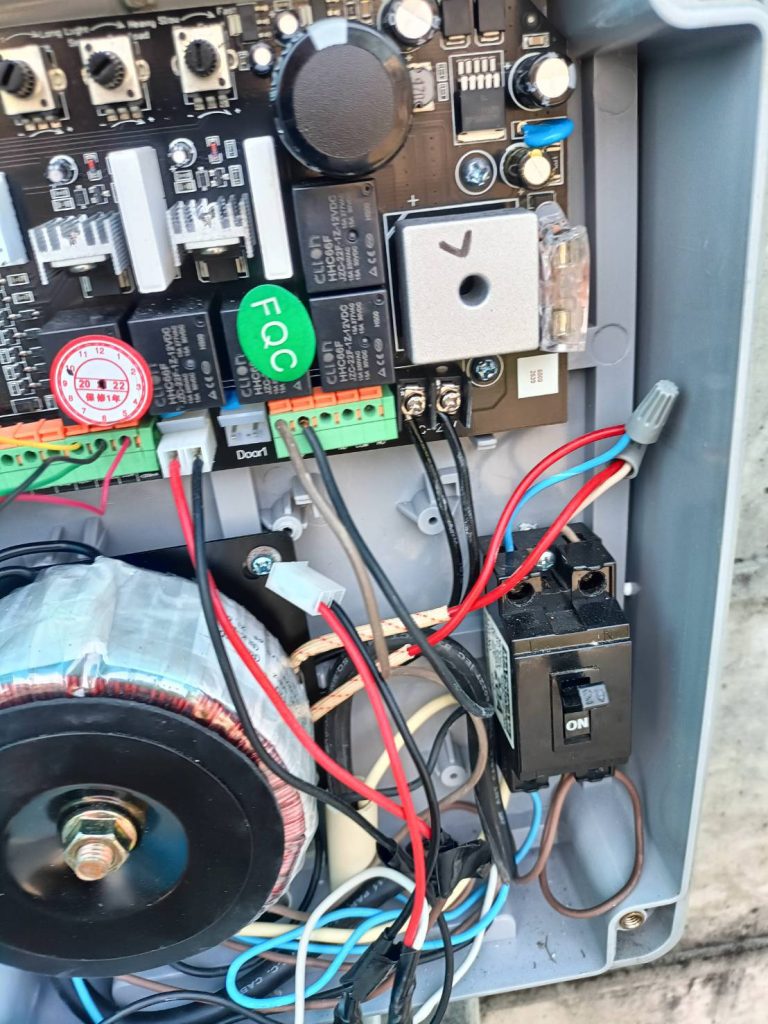 แผงควบคุมประตูรีโมท