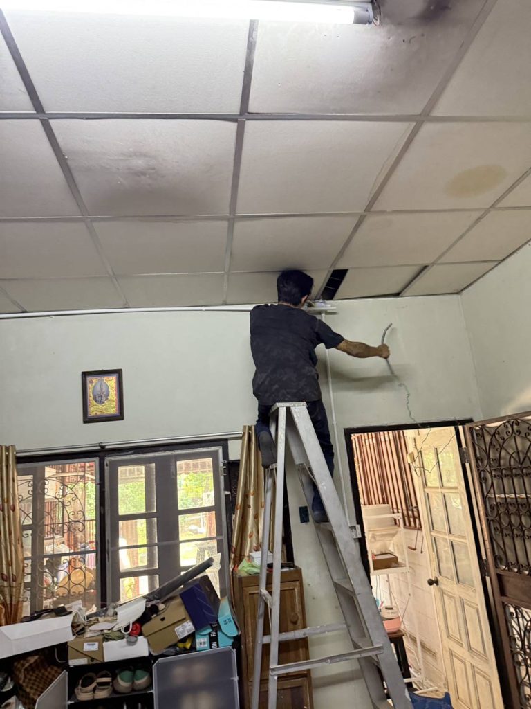 เดินท่อร้อยสายติดตั้งปลั๊ก