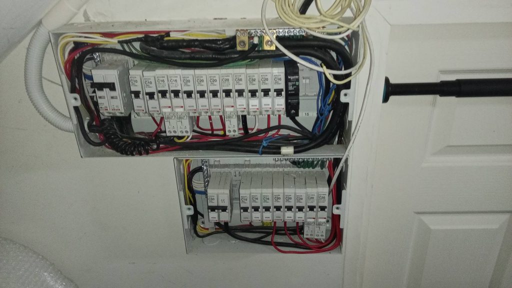 ตู้คอนซูมเมอร์สองชั้น