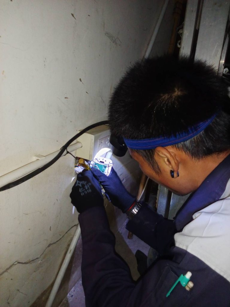 ซ่อมปลั๊กไฟ