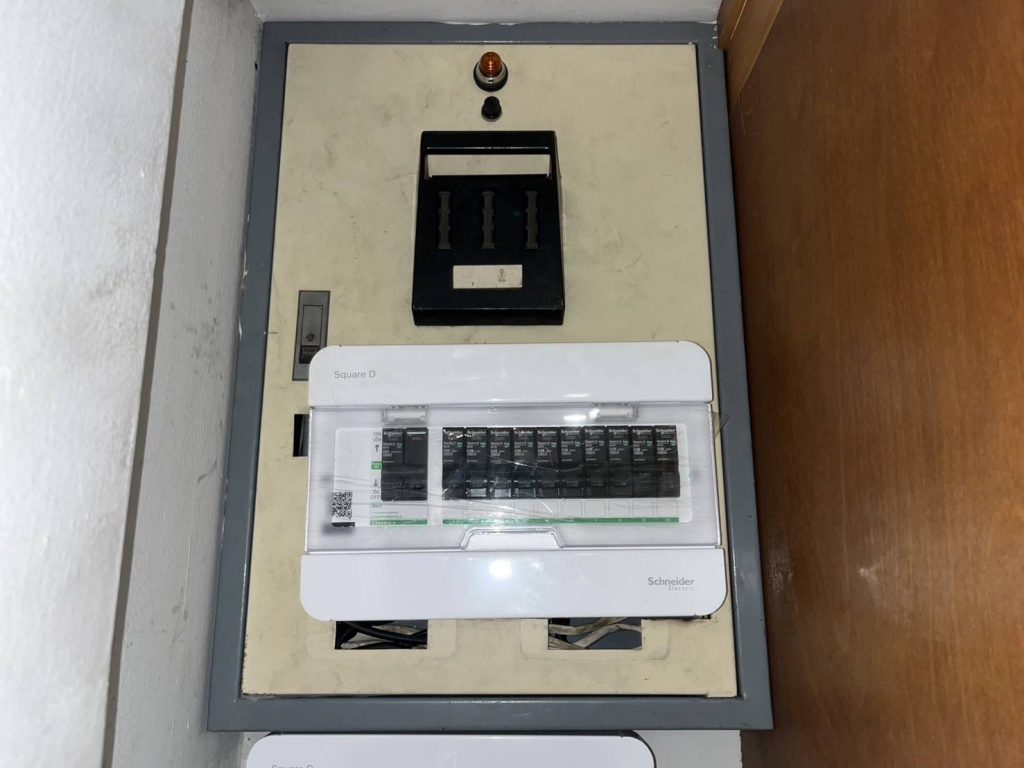 ตู้คอนซูมเมอร์