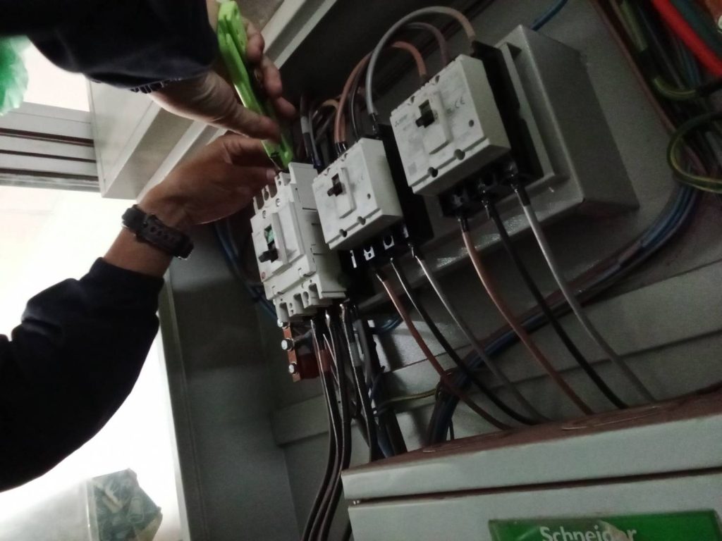 ตรวจเช็กเบรกเกอร์