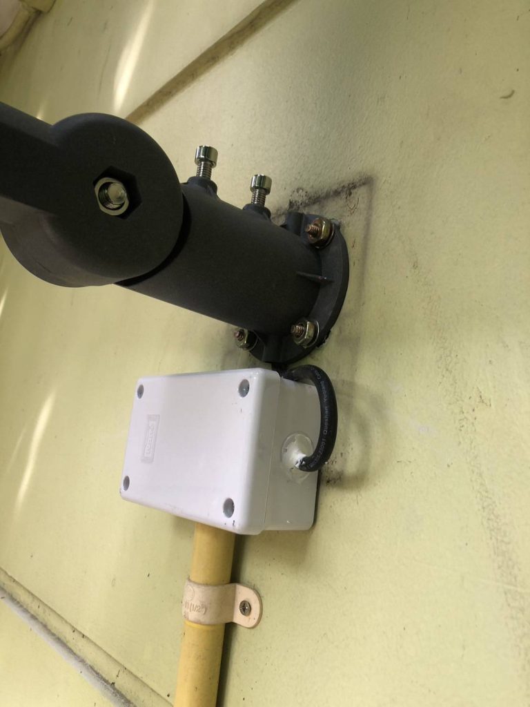 งานติดตั้งไฟติดผนัง