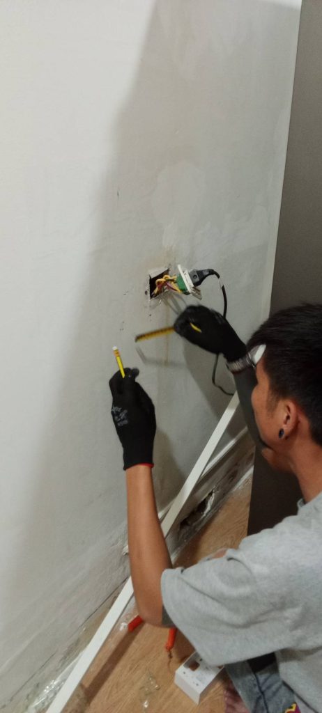 ติดตั้งปลั๊กไฟ