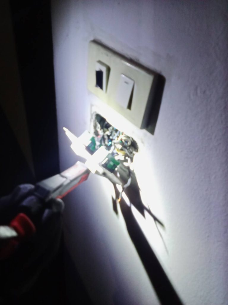 รื้อสวิตช์ไฟหาจุดช็อต