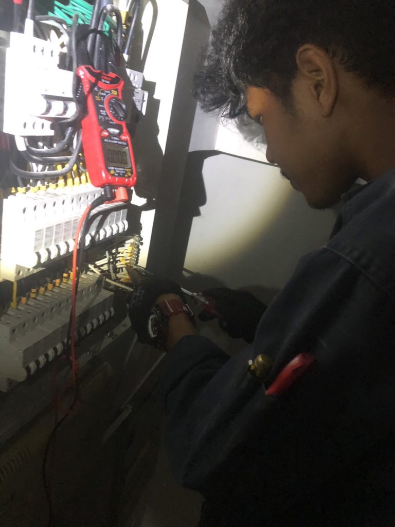 ซ่อมไฟตู้โหลดเซ็นเตอร์