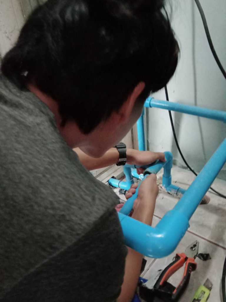 ต่อท่อน้ำ
