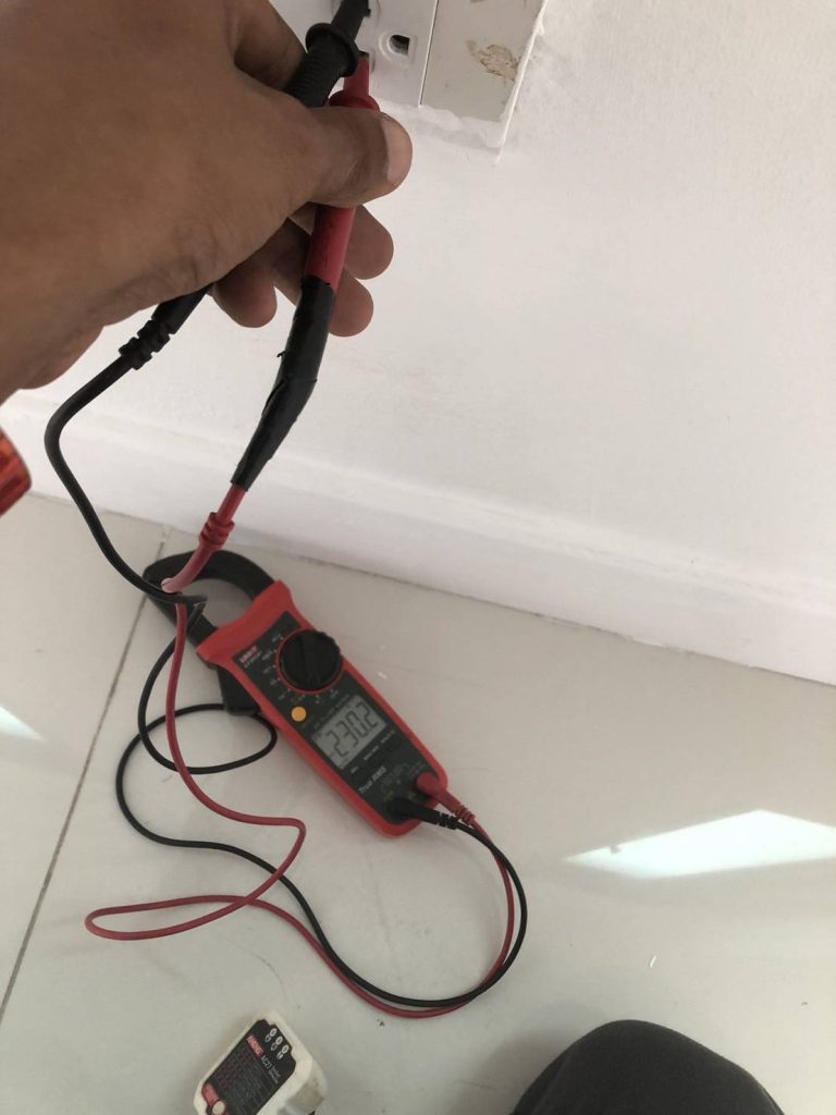 เช็กปลั๊กไฟ