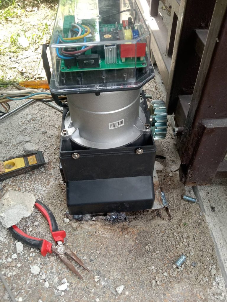 ติดตั้งมอเตอร์ประตูรีโมท