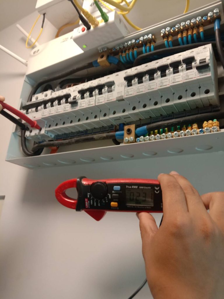 วัดไฟตู้คอนซูมเมอร์