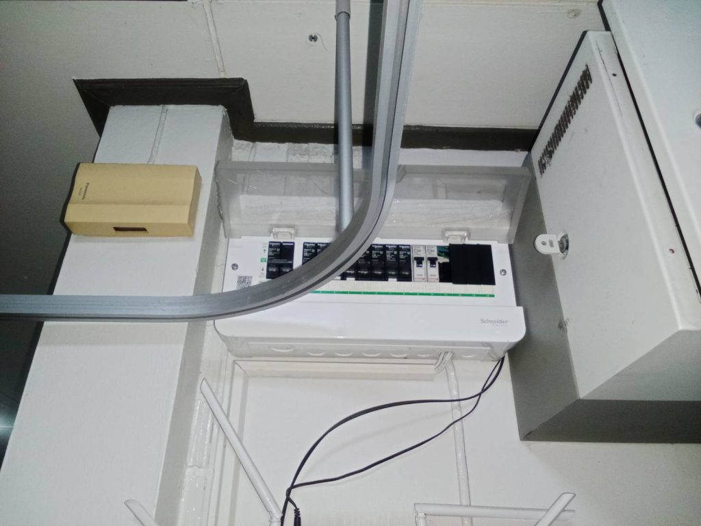 ตู้คอนซูมเมอร์