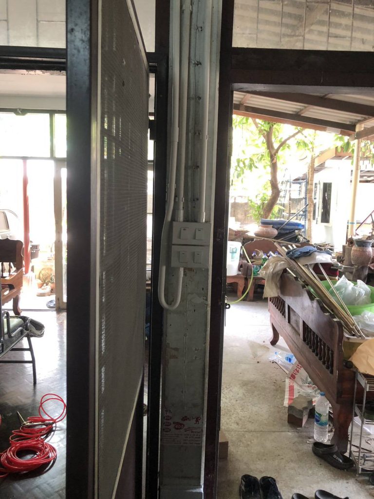แนวท่อสายไฟและสวิตช์