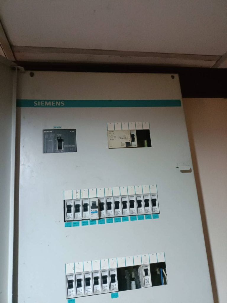 ตู้คอนซูมเมอร์