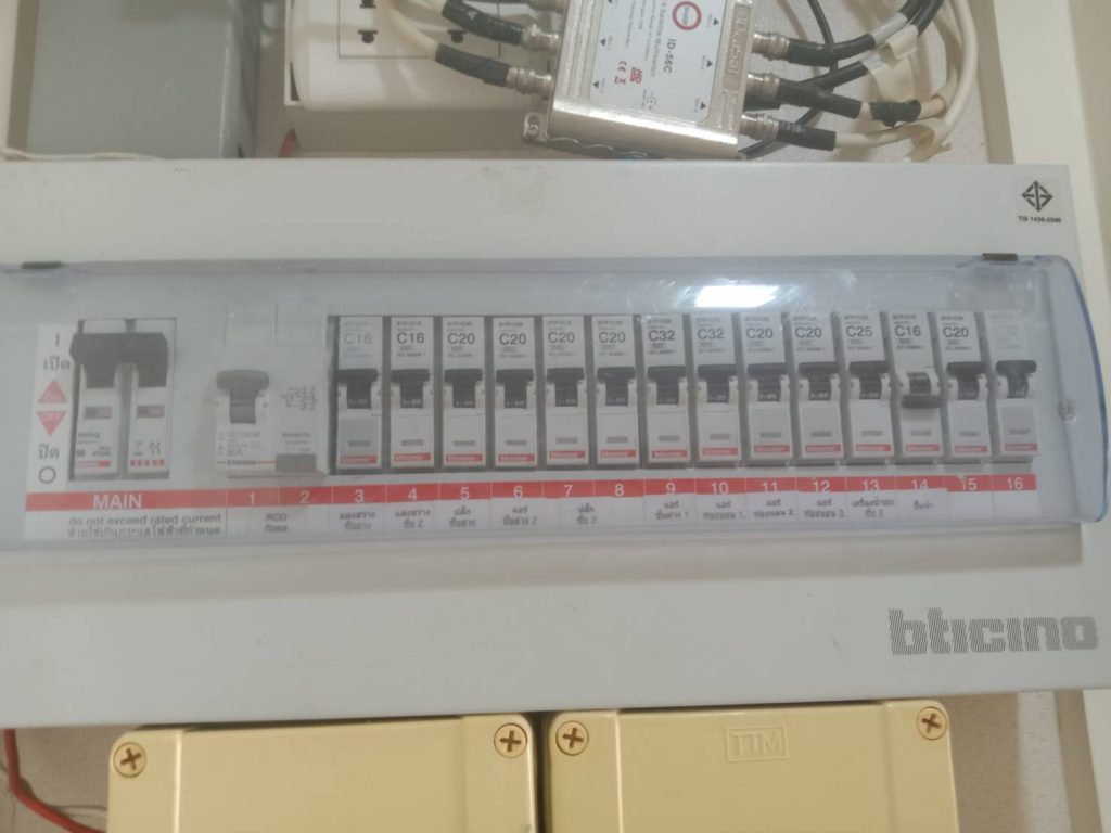 เบรกเกอร์ในตู้คอนซูมเมอร์