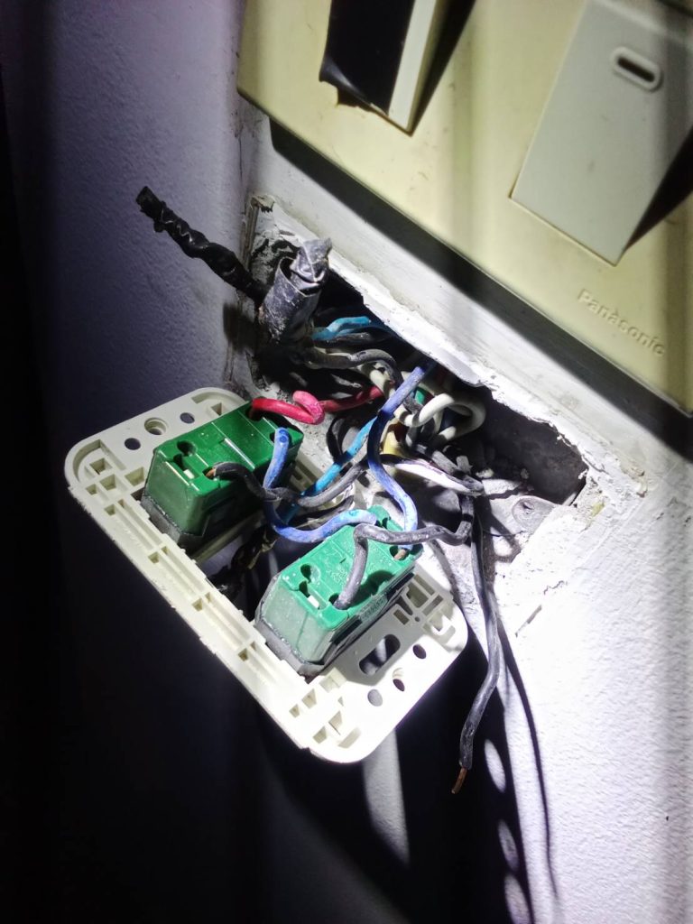 รื้อสวิตช์ไฟหาจุดช็อต