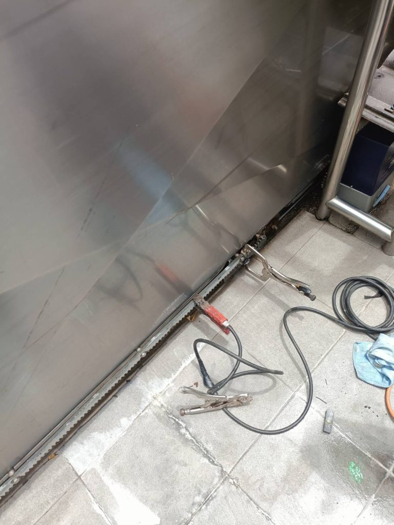 ซ่อมแก้ประตูรีโมท