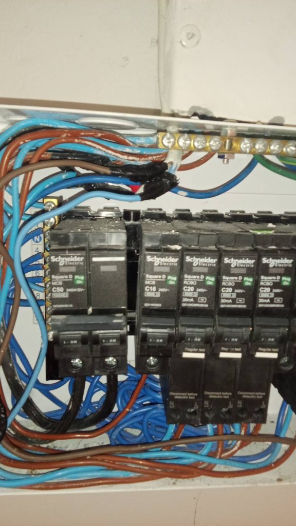 ตู้คอนซูมเมอร์