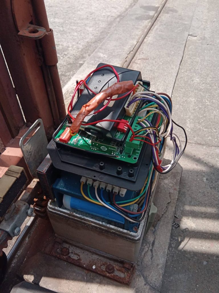 ตรวจเช็กวงจรมอเตอร์ประตูรีโมท