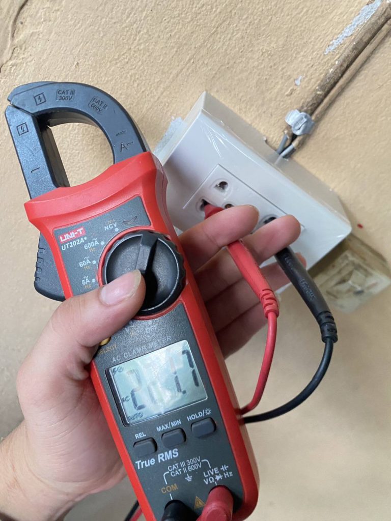 เช็กปลั๊กไฟ