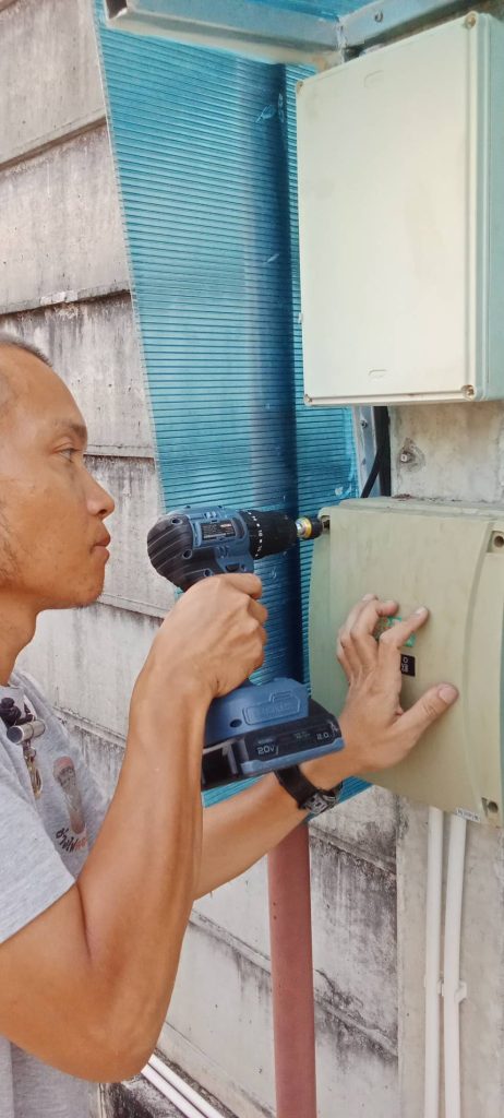 เปิดตู้ไฟ