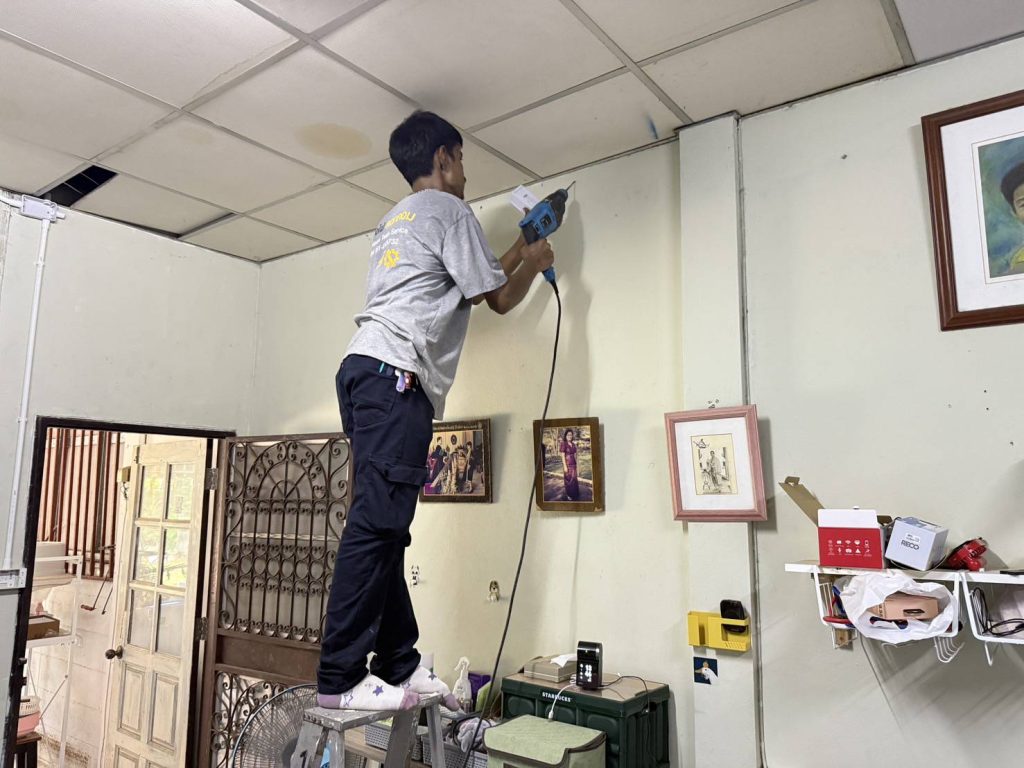 เดินท่อร้อยสายติดตั้งปลั๊ก