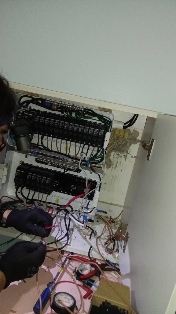 ติดตั้งสายไฟเข้าตู้คอนซูมเมอร์