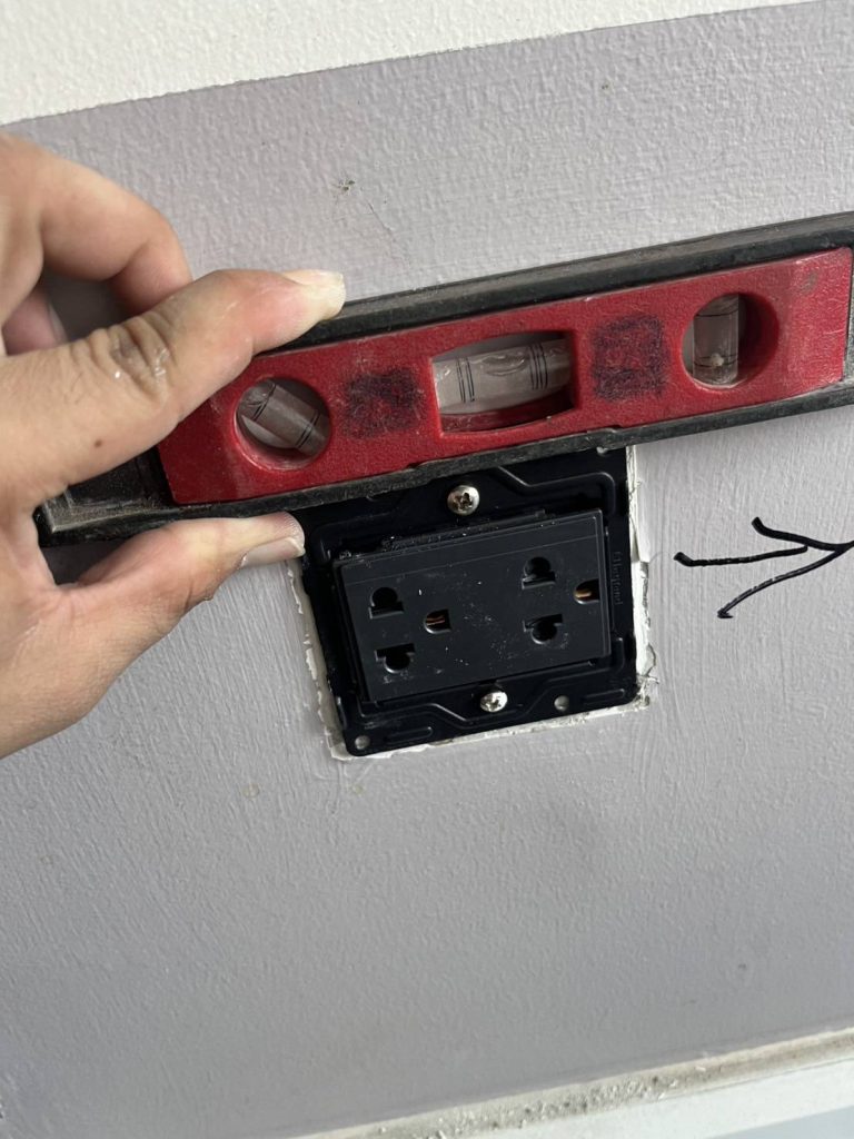 ติดตั้งปลั๊กไฟ