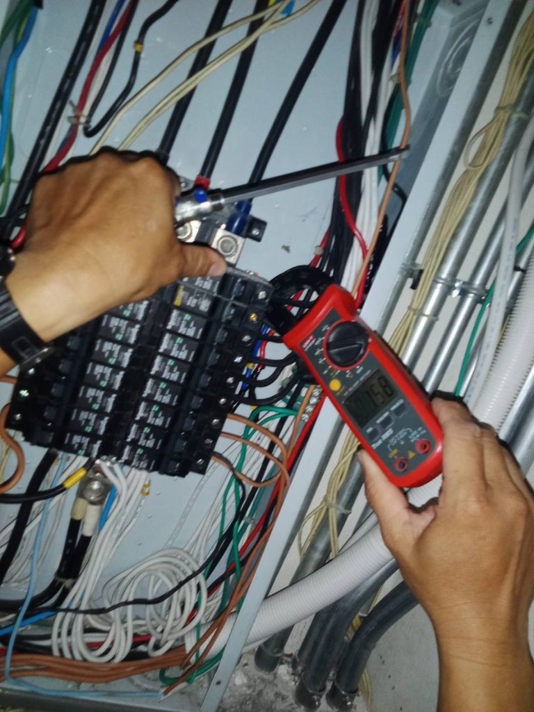 ซ่อมไฟตู้โหลดเซ็นเตอร์