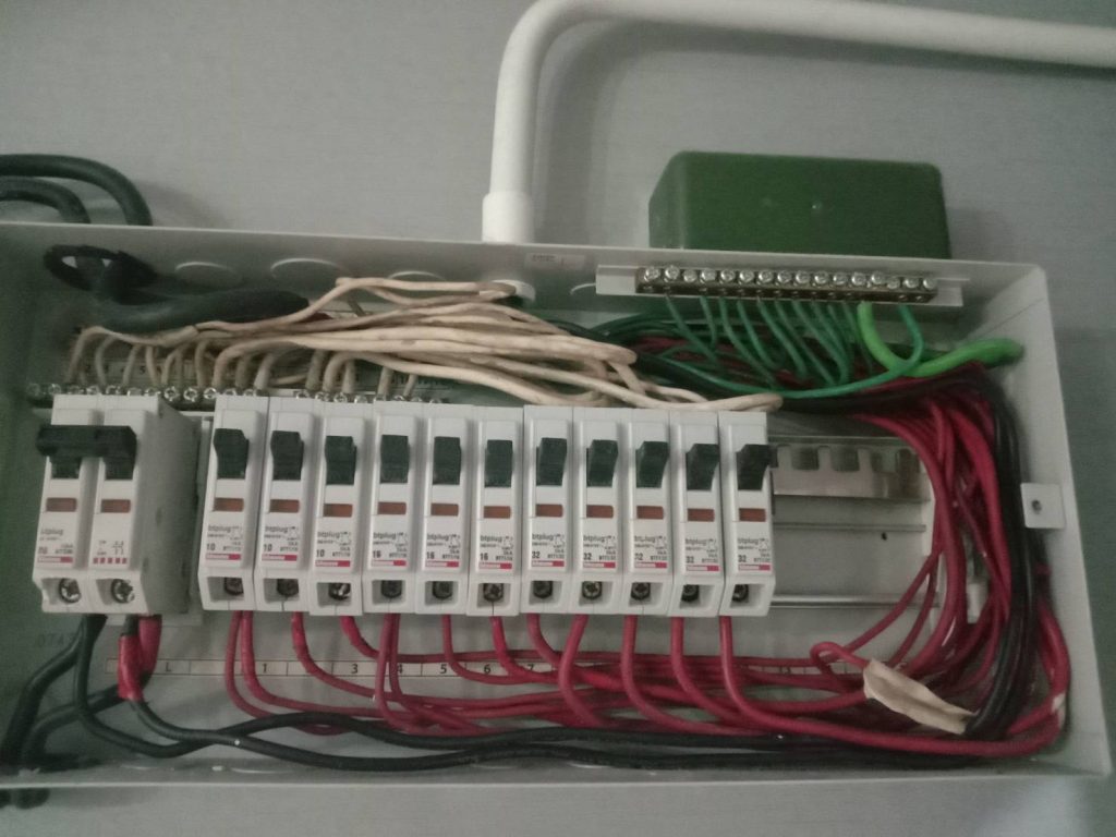 เบรกเกอร์ในตู้คอนซูมเมอร์