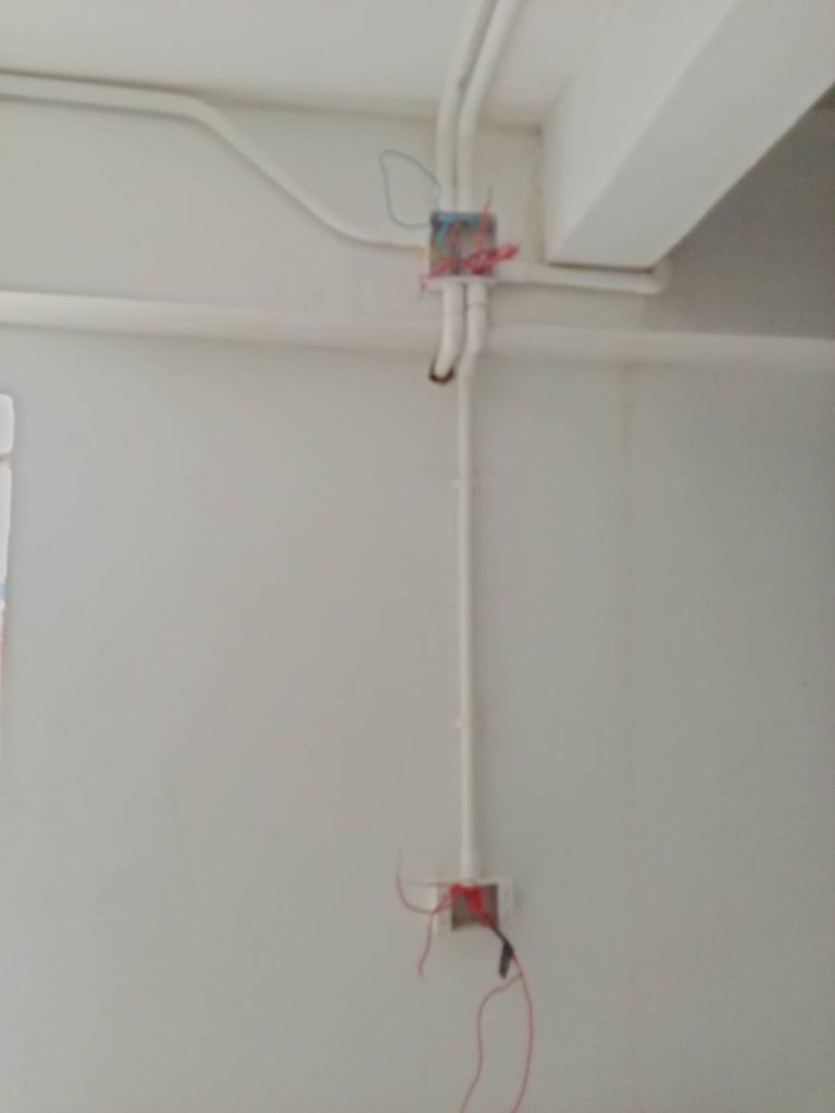 แนวท่อสายไฟและกล่องพักสายไฟ