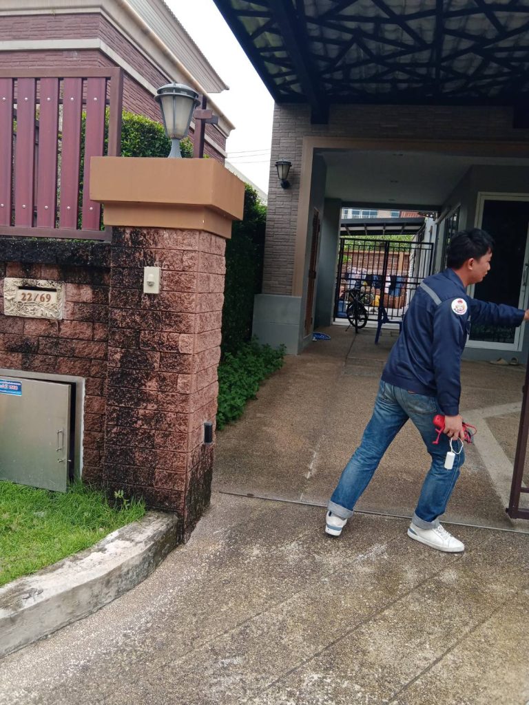 ช่างเข้าดูหน้างาน