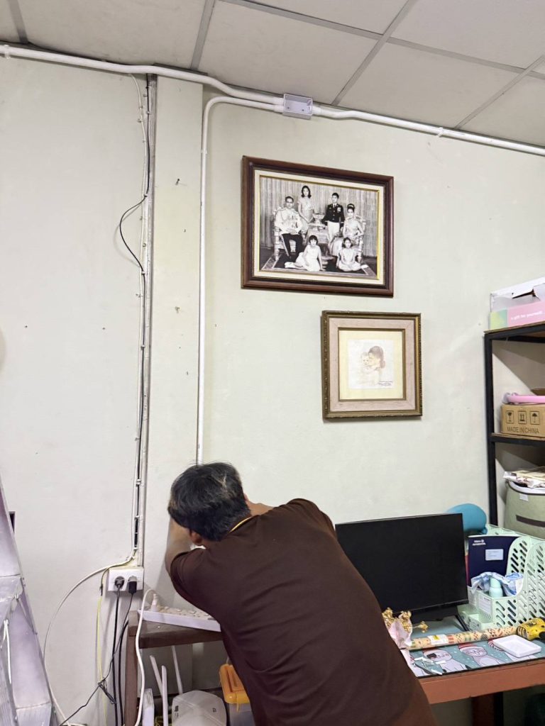 เดินท่อร้อยสายติดตั้งปลั๊ก