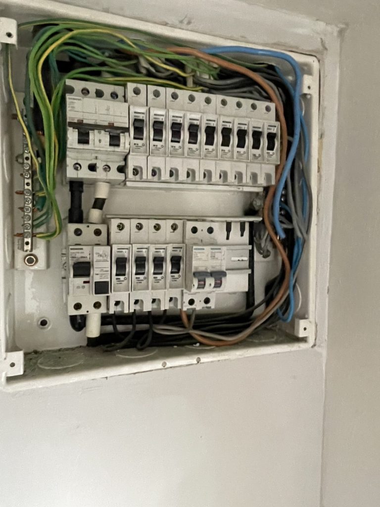 ตรวจเช็กตู้คอนซูมเมอร์