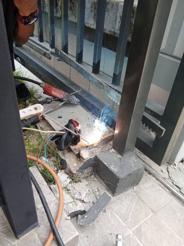 ติดตั้งประตูรีโมท