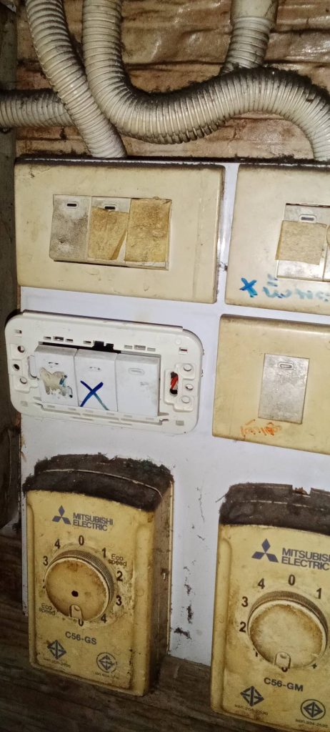 แผงควบคุมไฟฟ้า