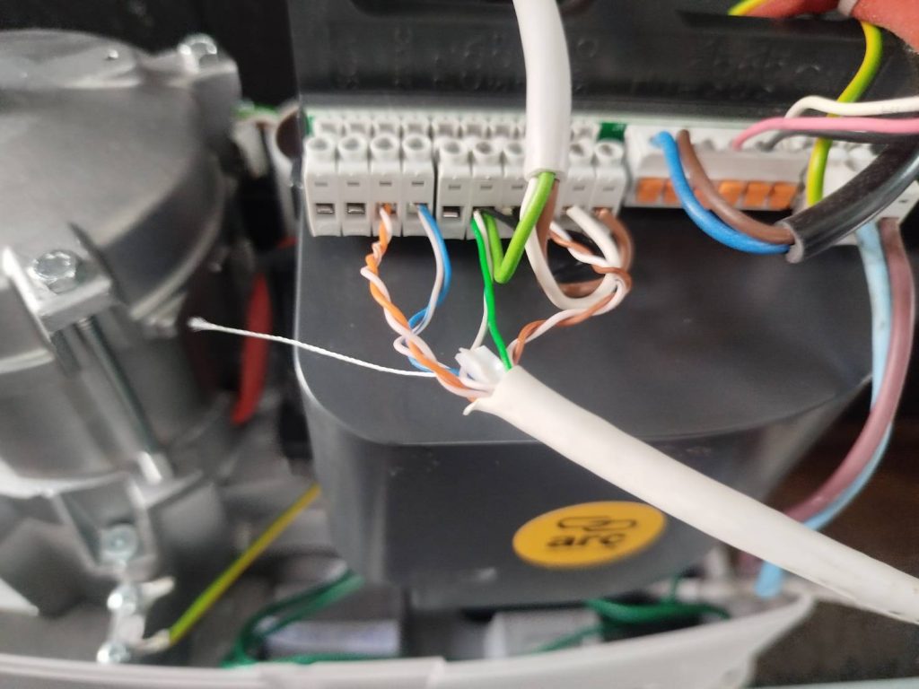 จุดต่อสายไฟมอเตอร์ประตูรีโมท