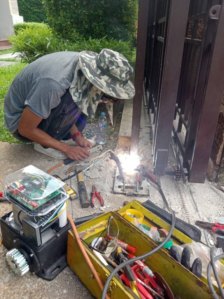 ติดตั้งมอเตอร์ประตูรีโมท