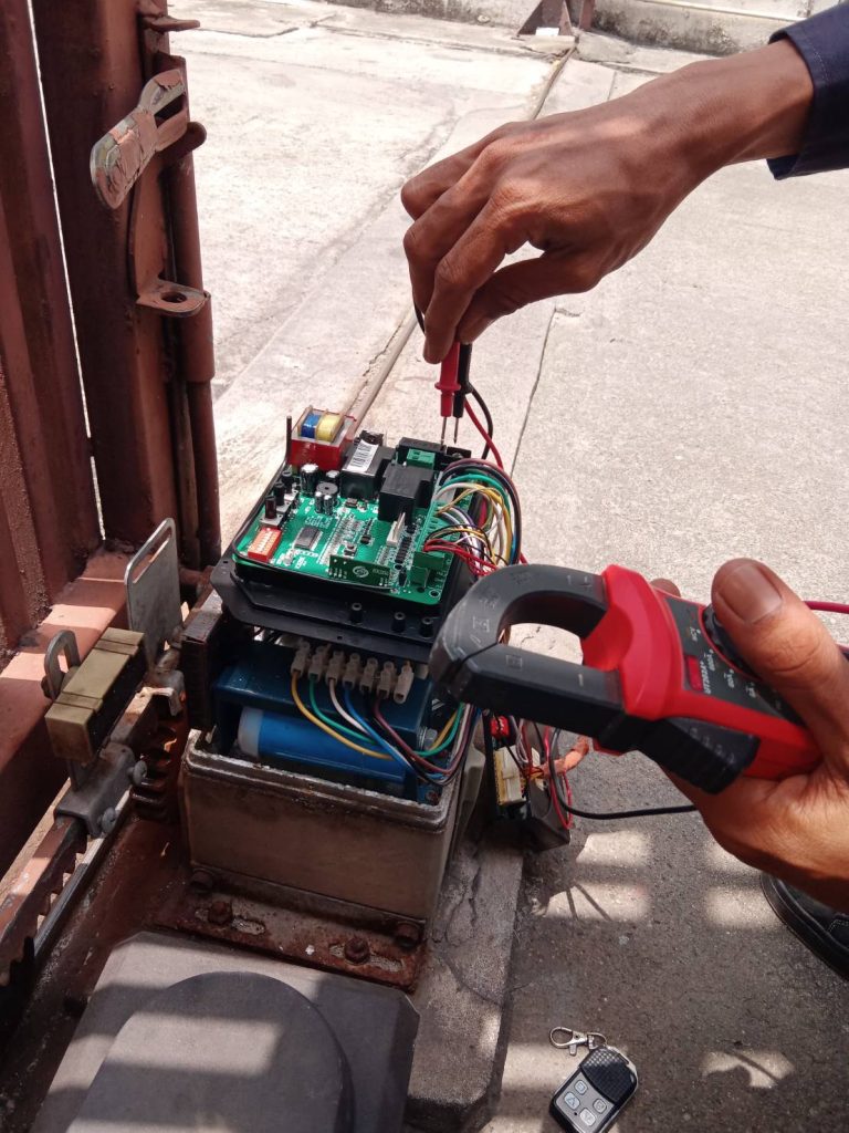 ตรวจเช็กวงจรมอเตอร์ประตูรีโมท