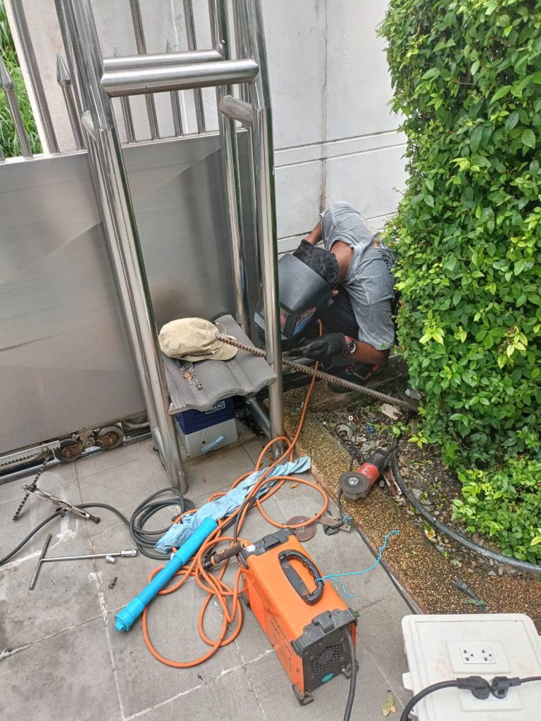 ซ่อมแก้ประตูรีโมท