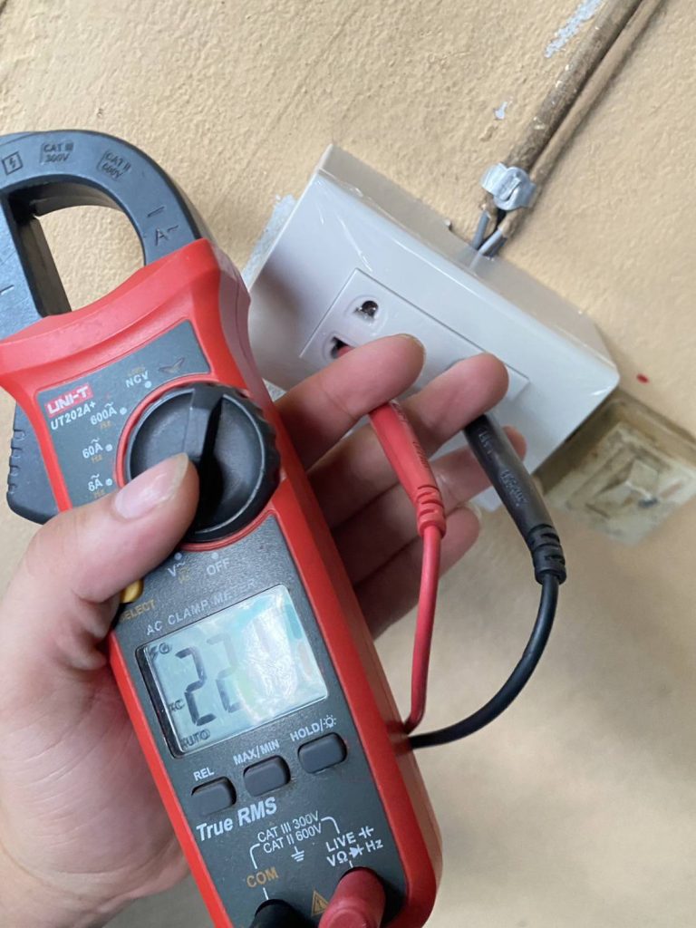 เช็กปลั๊กไฟ