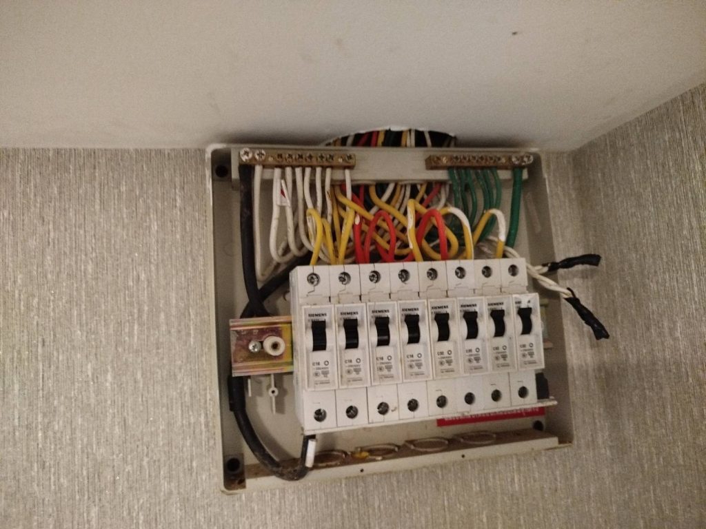 ตู้คอนซูมเมอร์