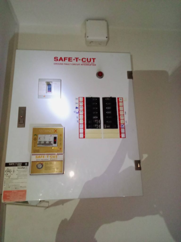 เครื่องตัดวงจรกระแสไฟฟ้ารั่วลงดินอัตโนมัติ