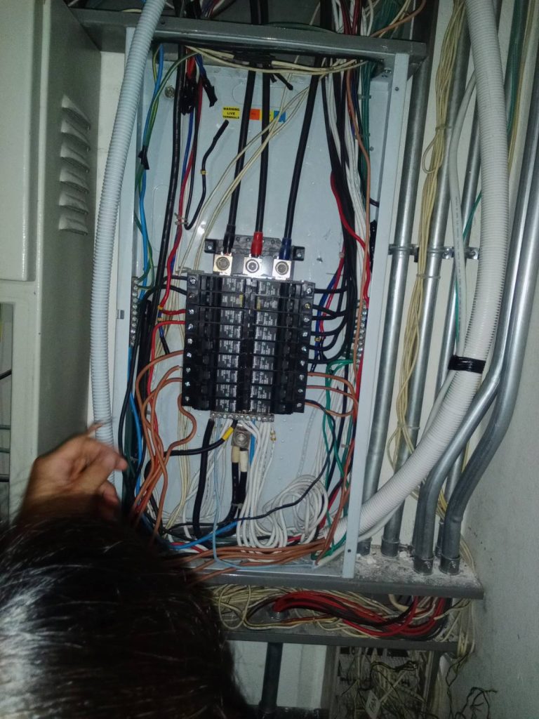 ซ่อมไฟตู้โหลดเซ็นเตอร์