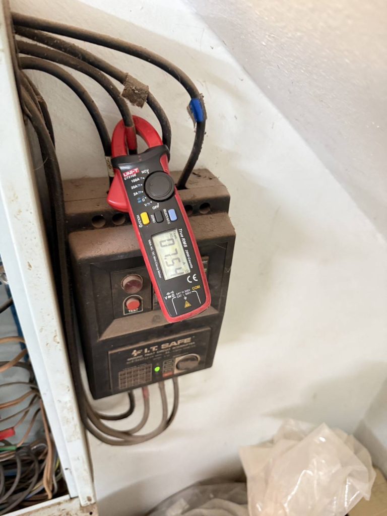 วัดไฟกันดูด